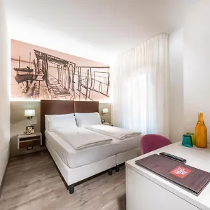 ** Hotel Casa Costiera Italia